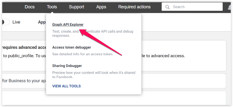 Menu narzędzi Facebooka z opcją Graph API Explorer wskazaną czerwoną strzałką